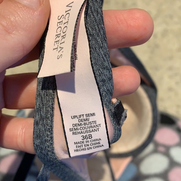 Victoria’s Secret Bra Lot! Only worn 2 or 3 times each, they’re still perfect!! - Picture 8 of 8
